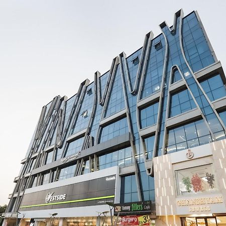 Collection O Hotel Alice Ахмедабад Экстерьер фото
